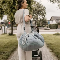 2-I-1 Noomad Dusty Blue Legetæppe & Organizer